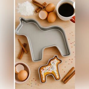 Vintage IKEA Dala Horse Baking Molds - Set of 2
Drömmar Cake Pans NWT